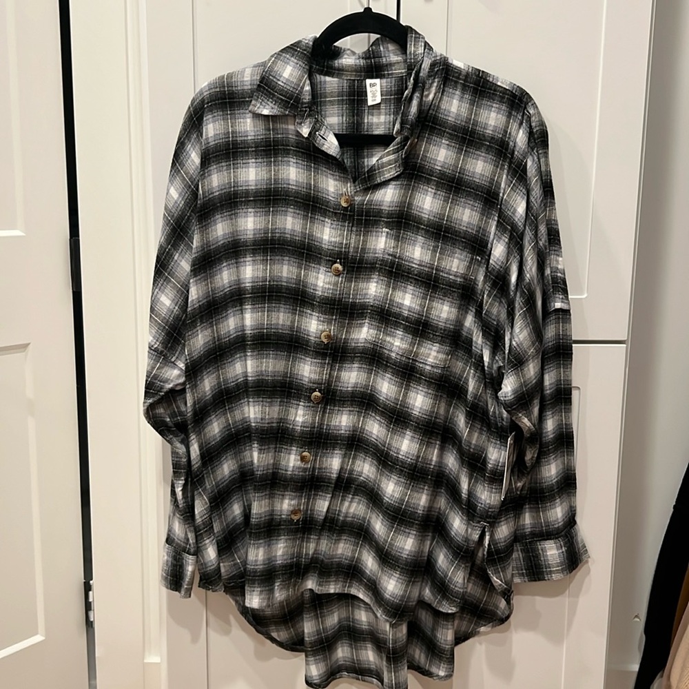 NEW plaid button up.